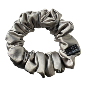 Saténová scrunchie mini – Šedá stříbrná