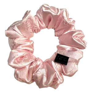 Saténová scrunchie medium – Pink Pearl