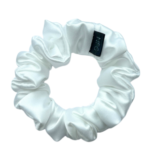 Saténová scrunchie mini – White